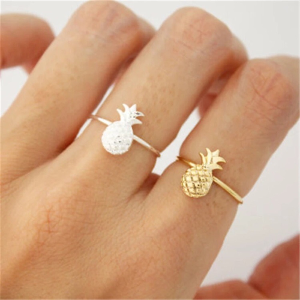 🍍🍍Adorable gold pineapple ring size 6.5🍍🍍